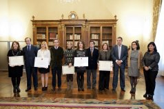 Los premiados posan con los representantes del Ministerio de Cultura, de la FEMP y de la Fundación Coca-Cola